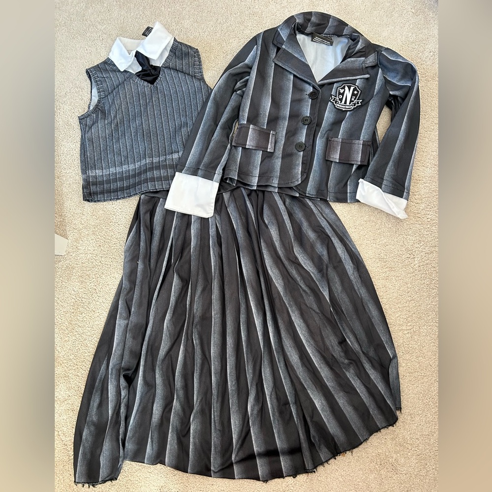 Wednesday’s Nevermore Academy 3-piece Halloween Costume w/wig (kids)
